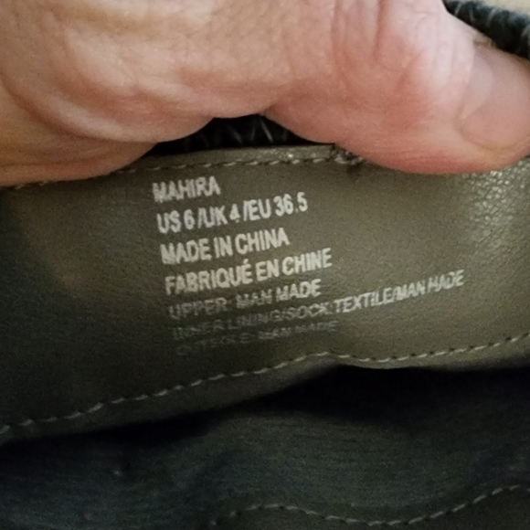 Women's sz 6 Grey faux leather w/ grey sweater accent boot - Picture 9 of 9